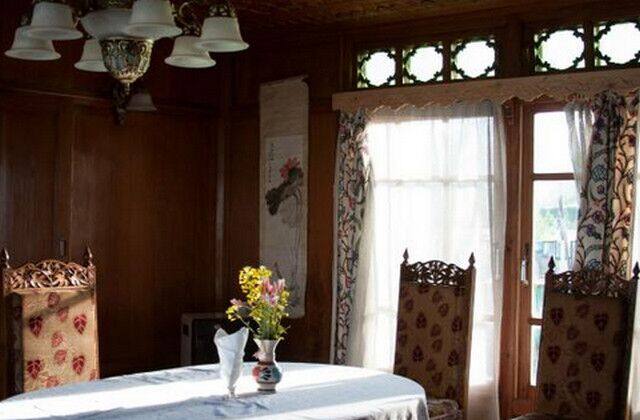 Houseboat New Hanief, Srinagar 4